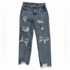 DISTRESSED JEANS